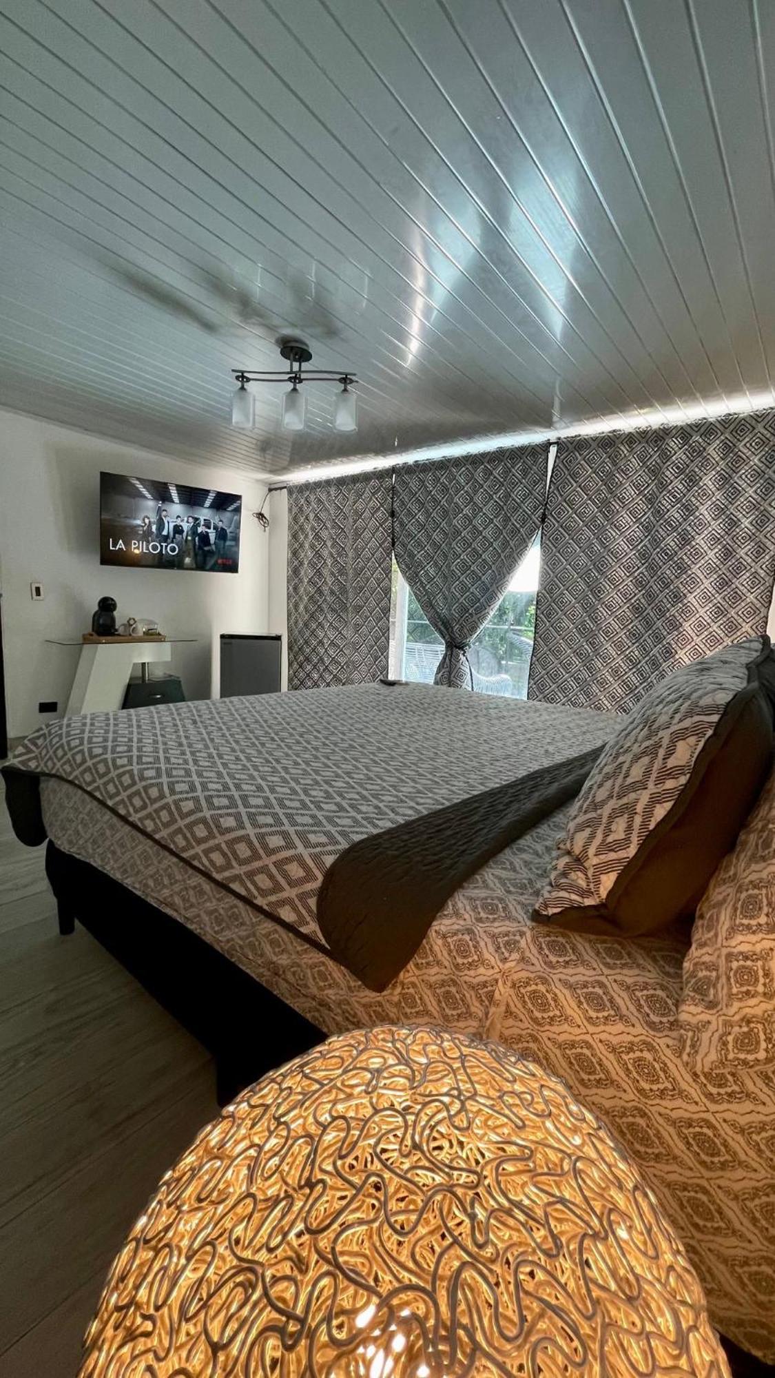 La Romantica Bed & Breakfast Contadora Island