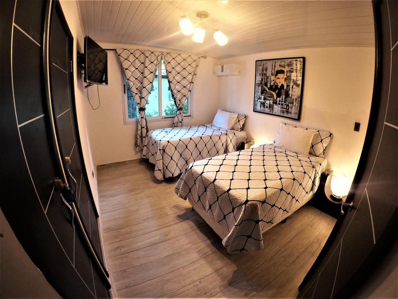La Romantica Bed & Breakfast Contadora Island